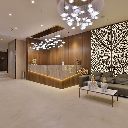 Hotel Elements Surat Bagian luar foto