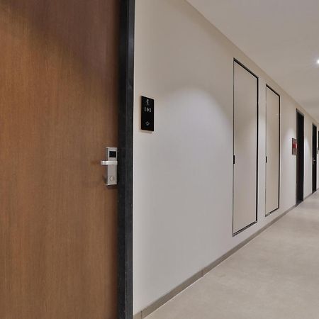 Hotel Elements Surat Bagian luar foto