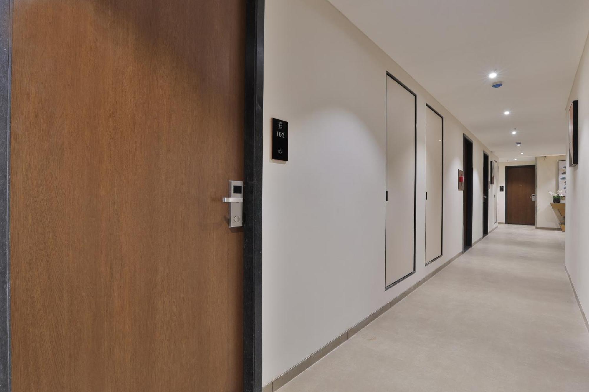 Hotel Elements Surat Bagian luar foto