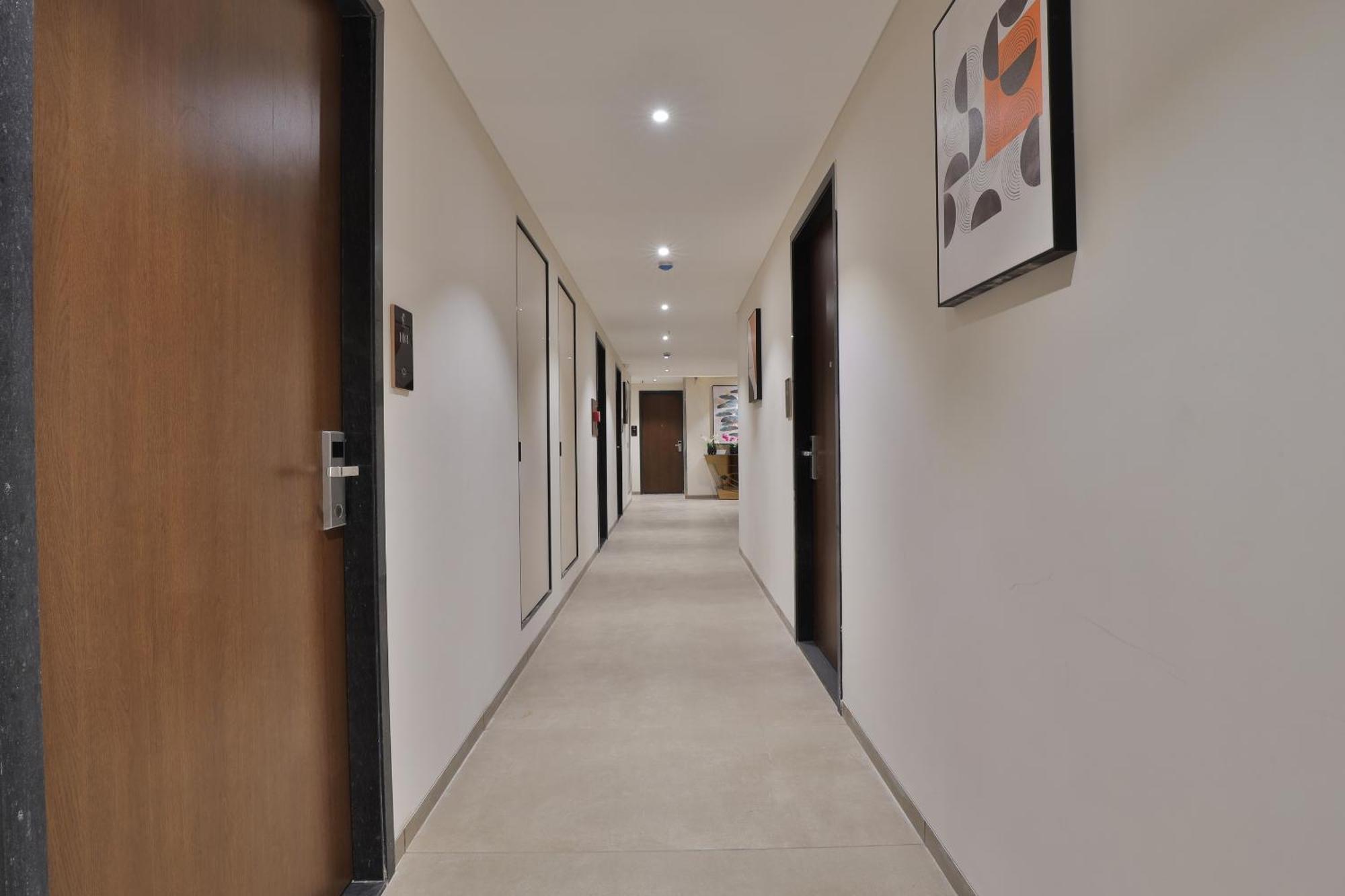 Hotel Elements Surat Bagian luar foto