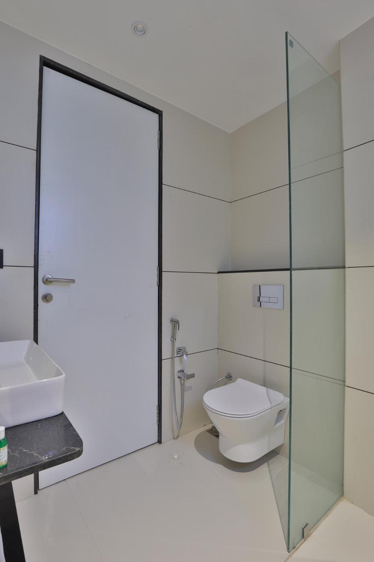 Hotel Elements Surat Bagian luar foto