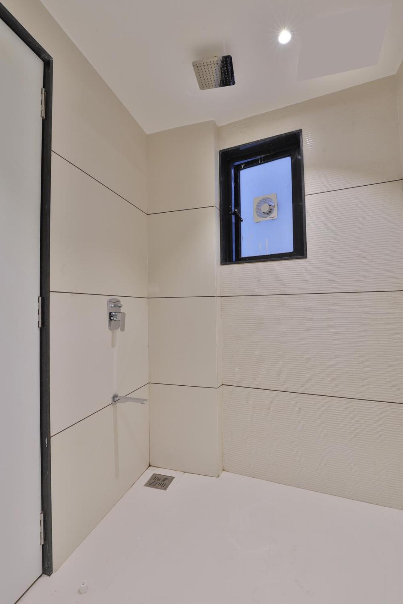 Hotel Elements Surat Bagian luar foto