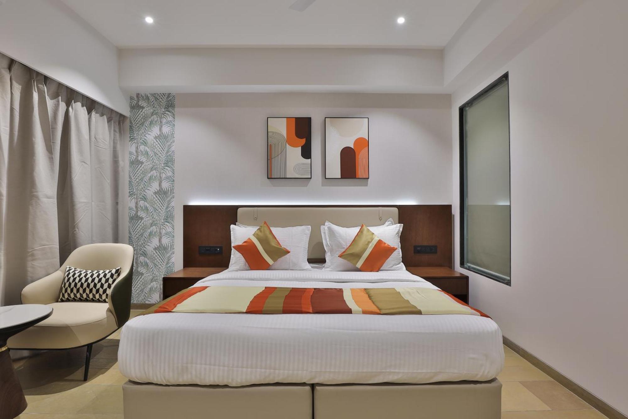 Hotel Elements Surat Bagian luar foto